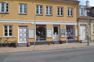 Mødrehjælpens butik – Genbrug til børn – Kerteminde