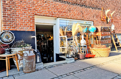 Den lille kælderbutik - Gentofte 1 AF1QipMBf bPek9KKSU2Na6kSdgawxsU4CiP GzUY0kMw408 h264 k no