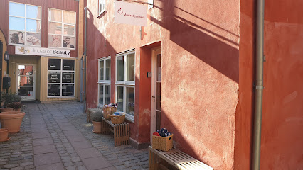 Mødrehjælpens butik – Genbrug til børn - Køge 1 AF1QipMb40VlVIhiI597eoYBTBG0O3jmhS30TjNs aSHw426 h240 k no