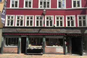 Hytteballe Antik – Odense C