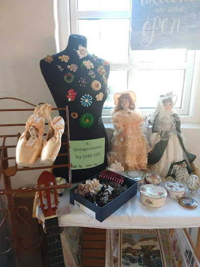 Brocante og Gammelt i Blokhus - Blokhus 1 AF1QipOUUq8BDEovZJ29XnSmMsvqQET0Pnh UqPGzTAjw408 h544 k no